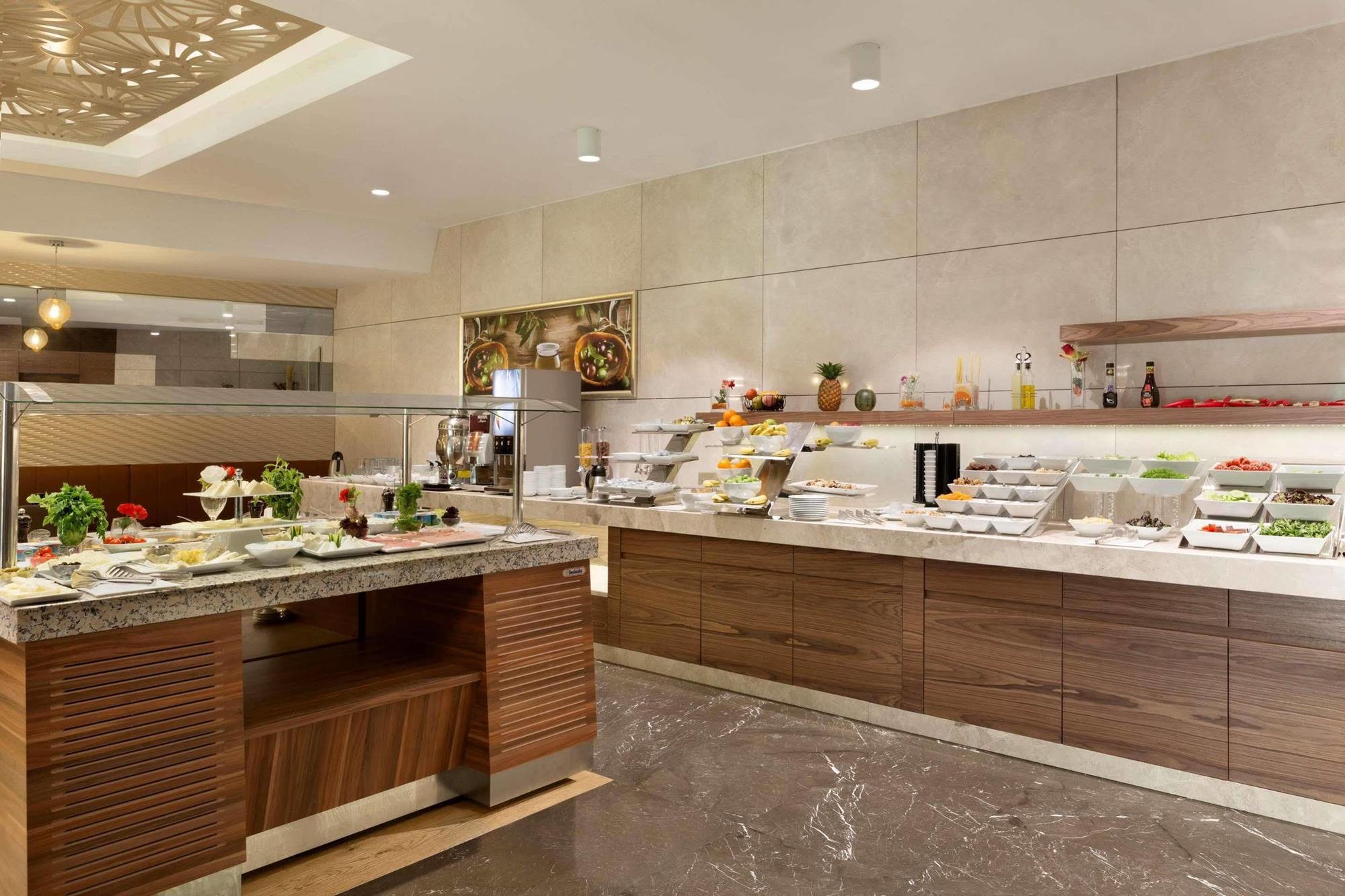 Ramada By Wyndham Gemli̇K Hotell Gemlik Eksteriør bilde