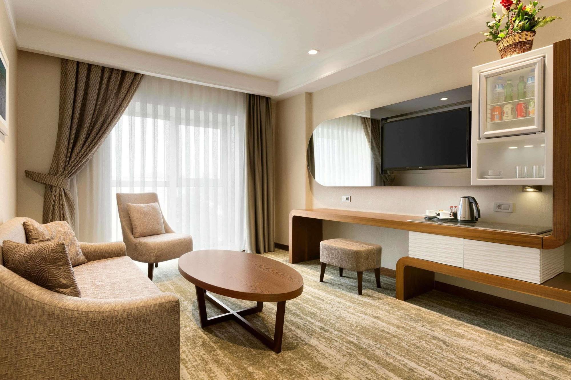 Ramada By Wyndham Gemli̇K Hotell Gemlik Eksteriør bilde