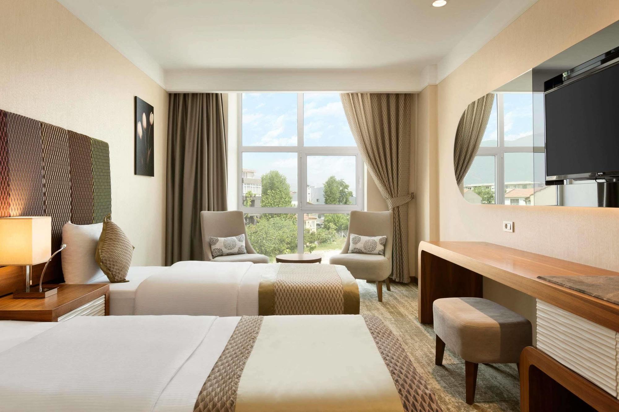 Ramada By Wyndham Gemli̇K Hotell Gemlik Eksteriør bilde