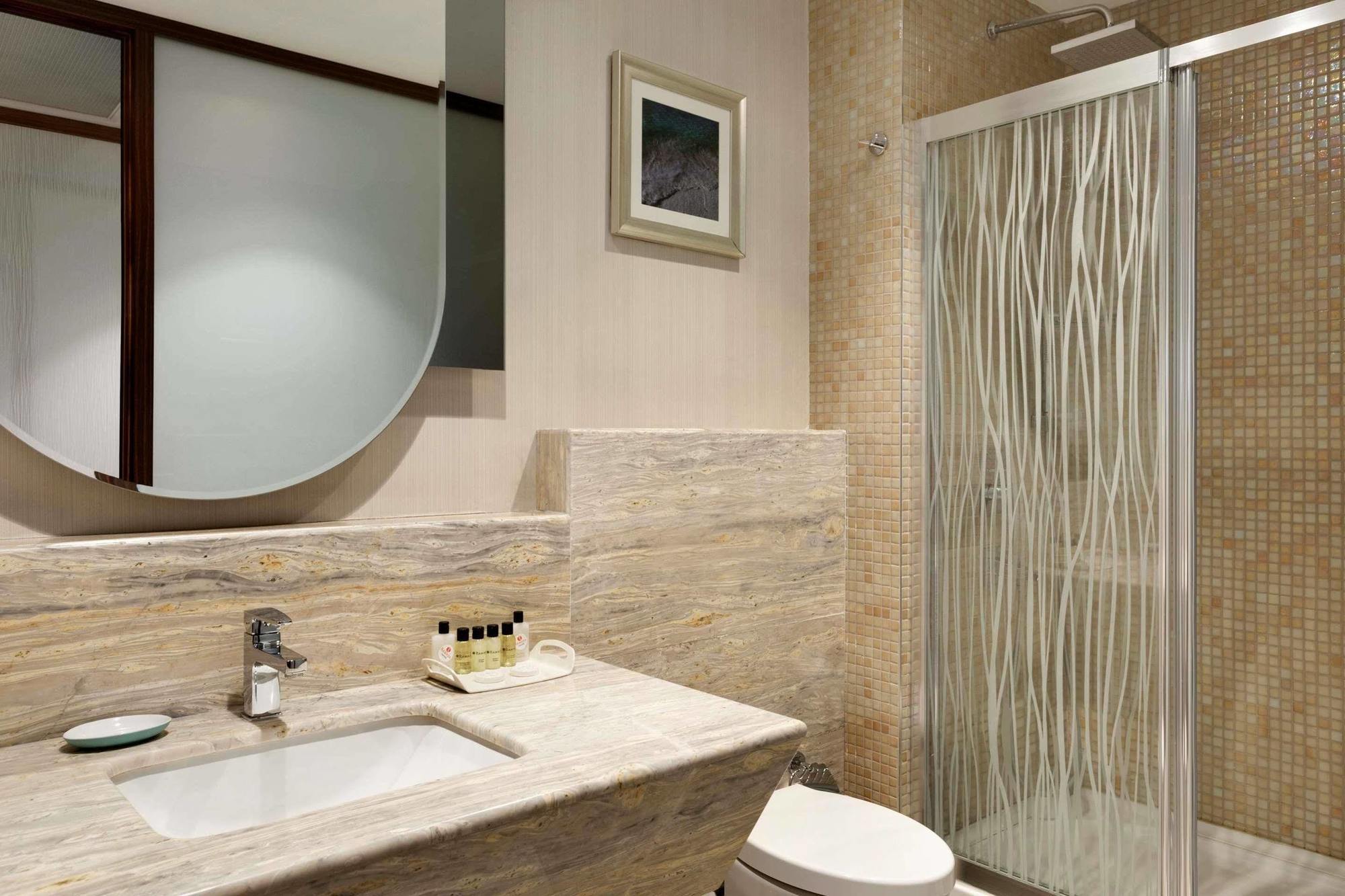 Ramada By Wyndham Gemli̇K Hotell Gemlik Eksteriør bilde