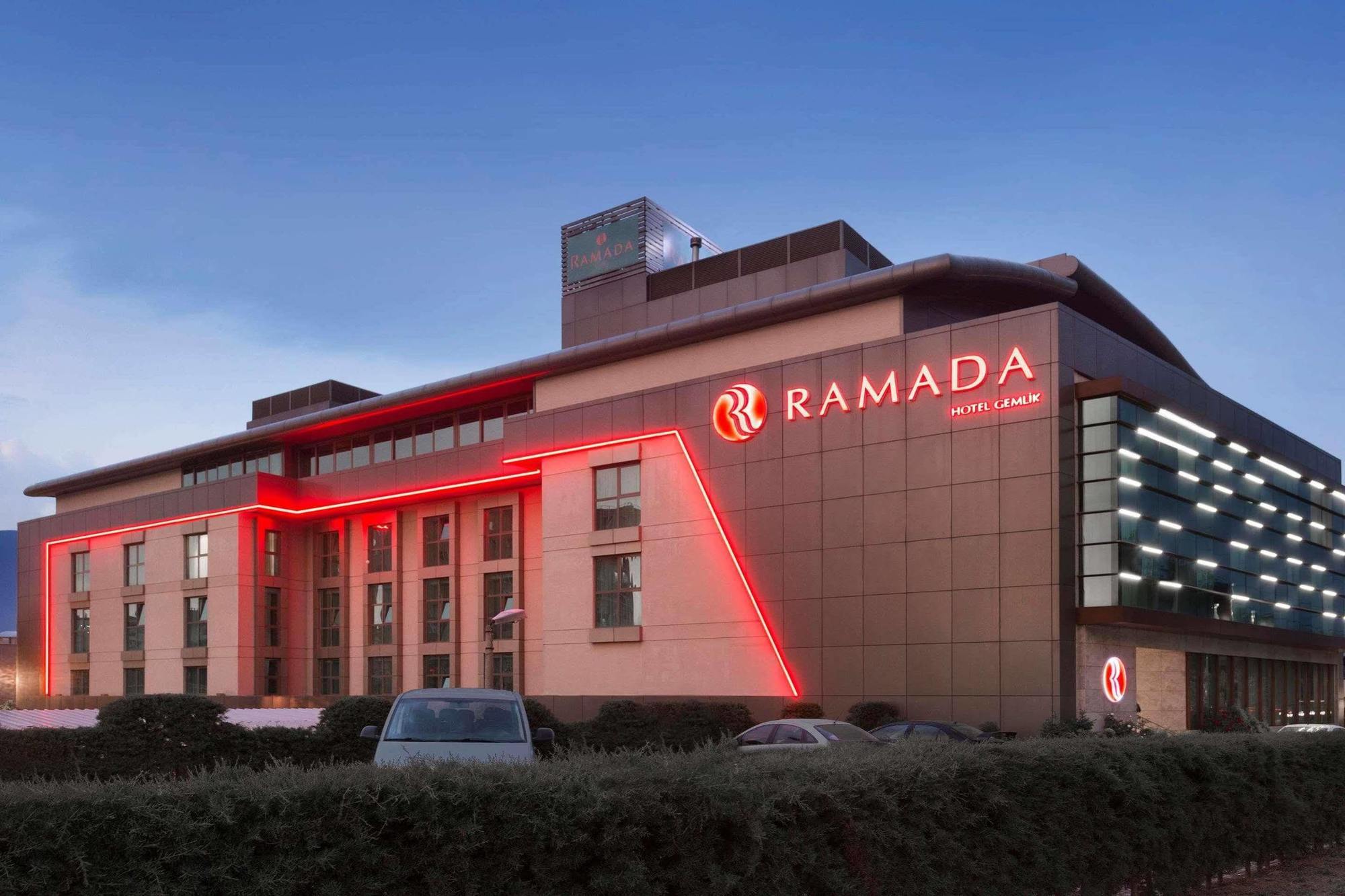 Ramada By Wyndham Gemli̇K Hotell Gemlik Eksteriør bilde